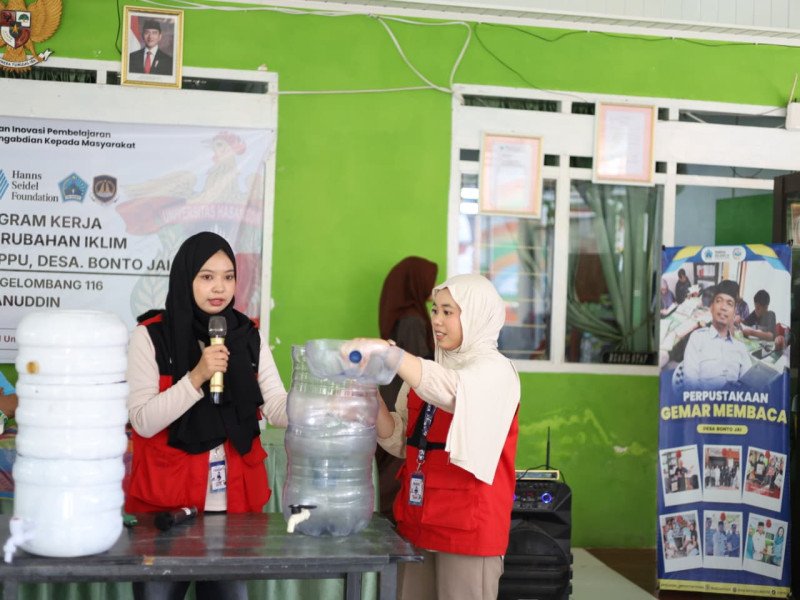 Dorong Penanggulangan Perubahan Iklim, KKN Unhas Perkenalkan ECOGAL di Desa Bonto Jai